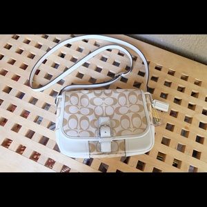 COACH Hadley SIGNATURE FIELD MESSENGER Crossbody